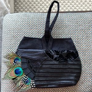 Cloth black clutch.